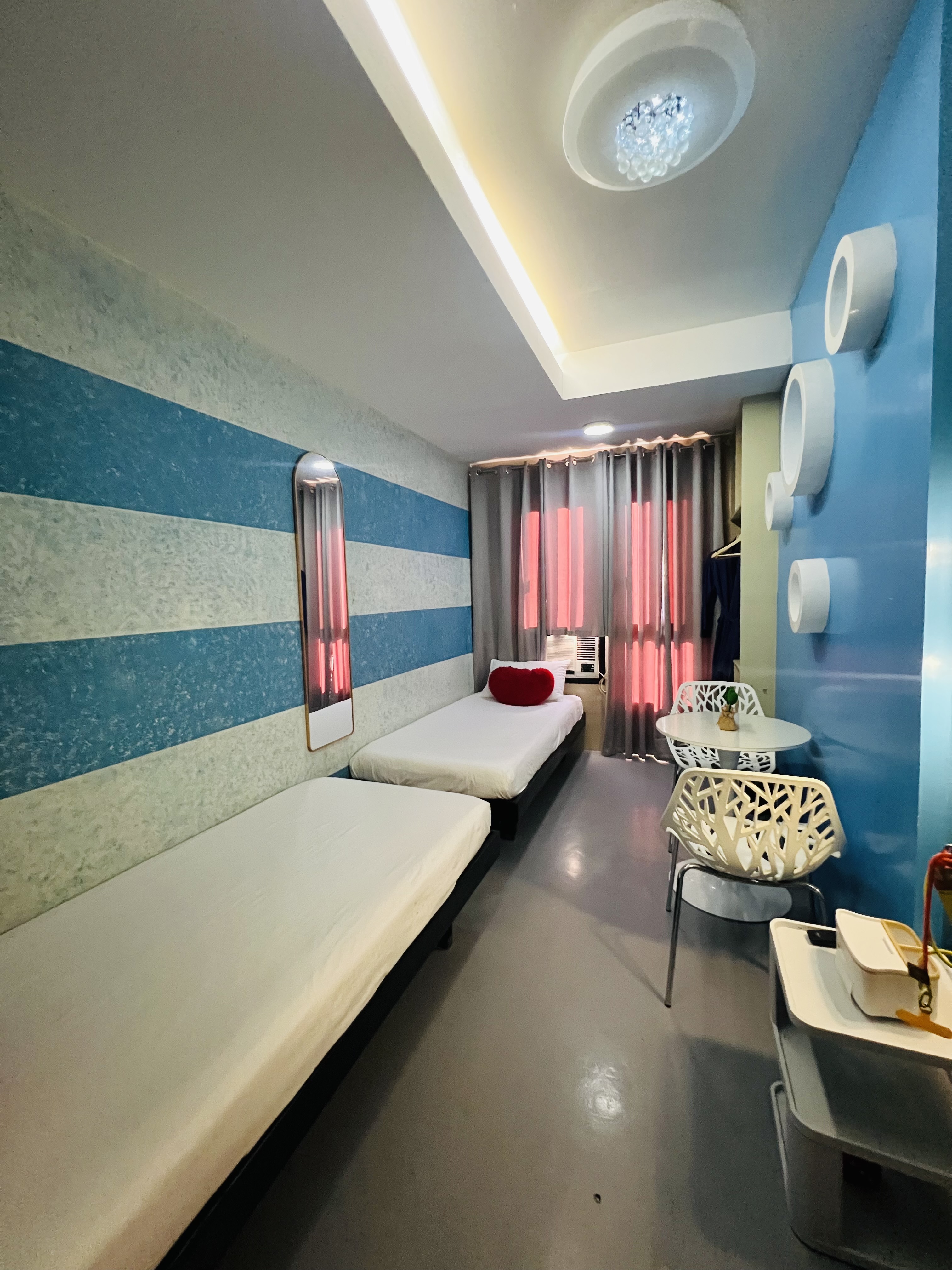 2 Single Beds (Outside CR)