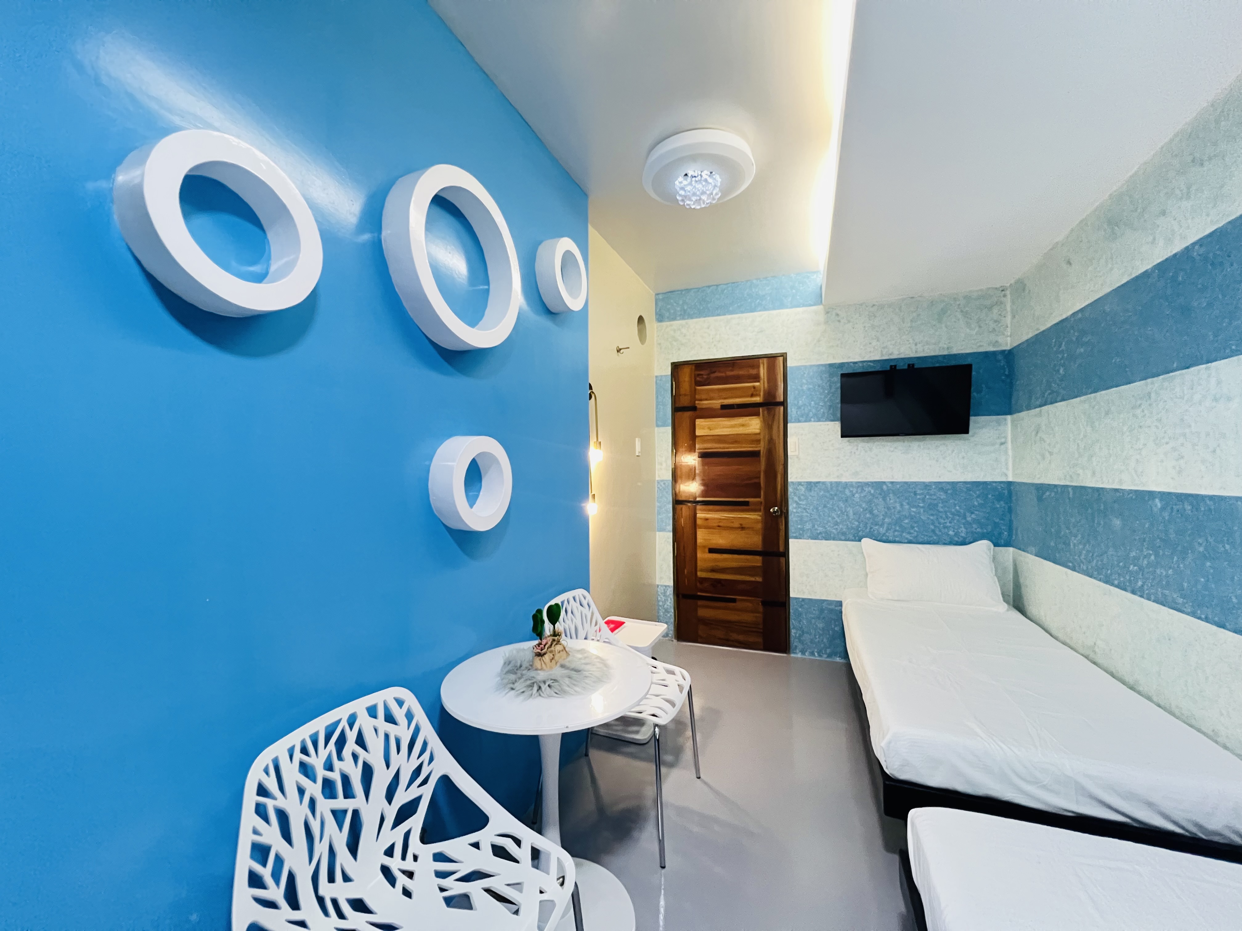 2 Single Beds (Outside CR)